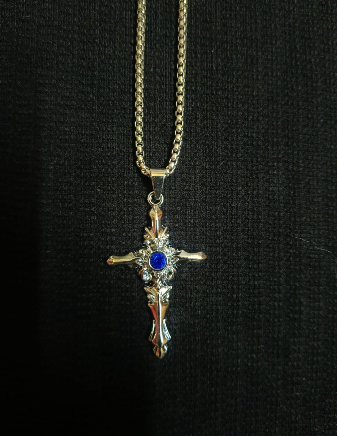 Royal Baroque Cross Pendant – Silver Finish with Cobalt Sapphire Crystal